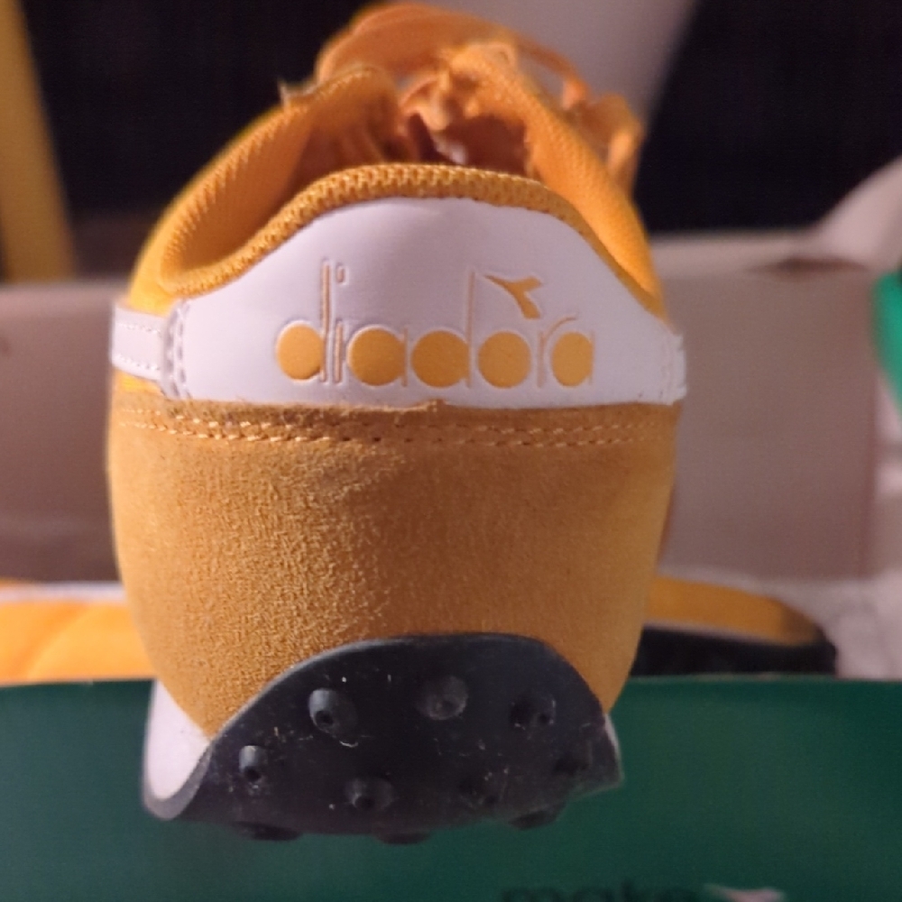 Diadora Women Vibrant Sneakers
